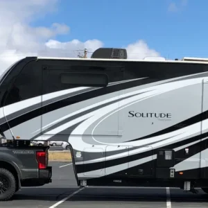 Tremor and 310GK-R in parking lot.png