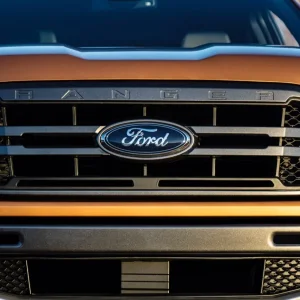 2019-Ford-Ranger-Lariat-FX4-Super-Crew-Exterior-010-front-end-with-Ford-Logo.jpg