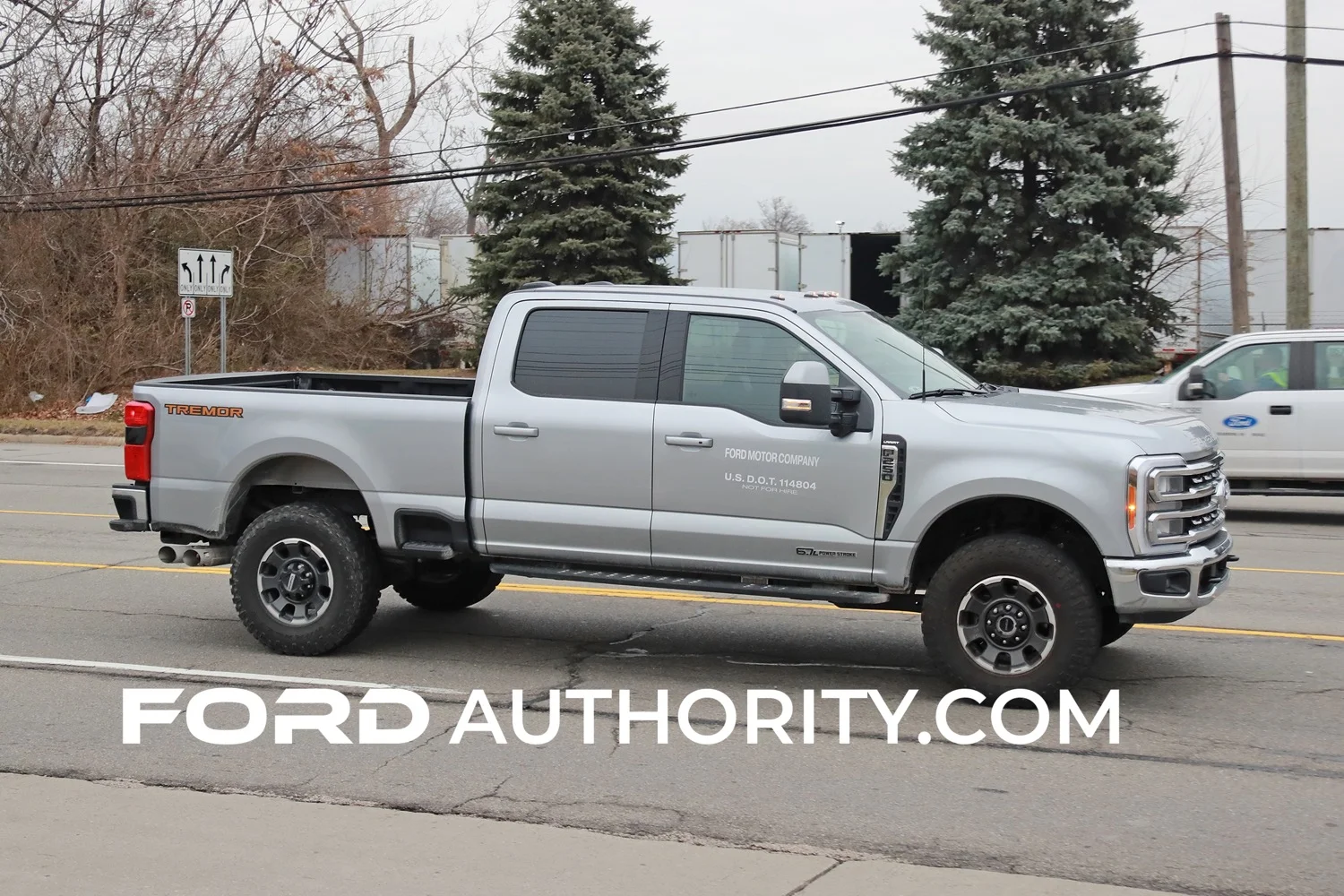2023-Ford-F-250-Super-Duty-Crew-Cab-6-Foot-Long-Bed-Lariat-Tremor-Package-Iconic-Silver-Metallic-JS-Real-World-Photos-Exterior-003.jpg